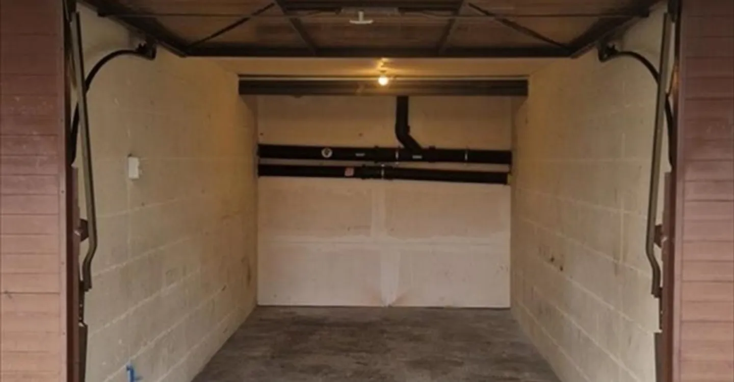 Garage in Prime Lausanne Location - Photo 2 of 4