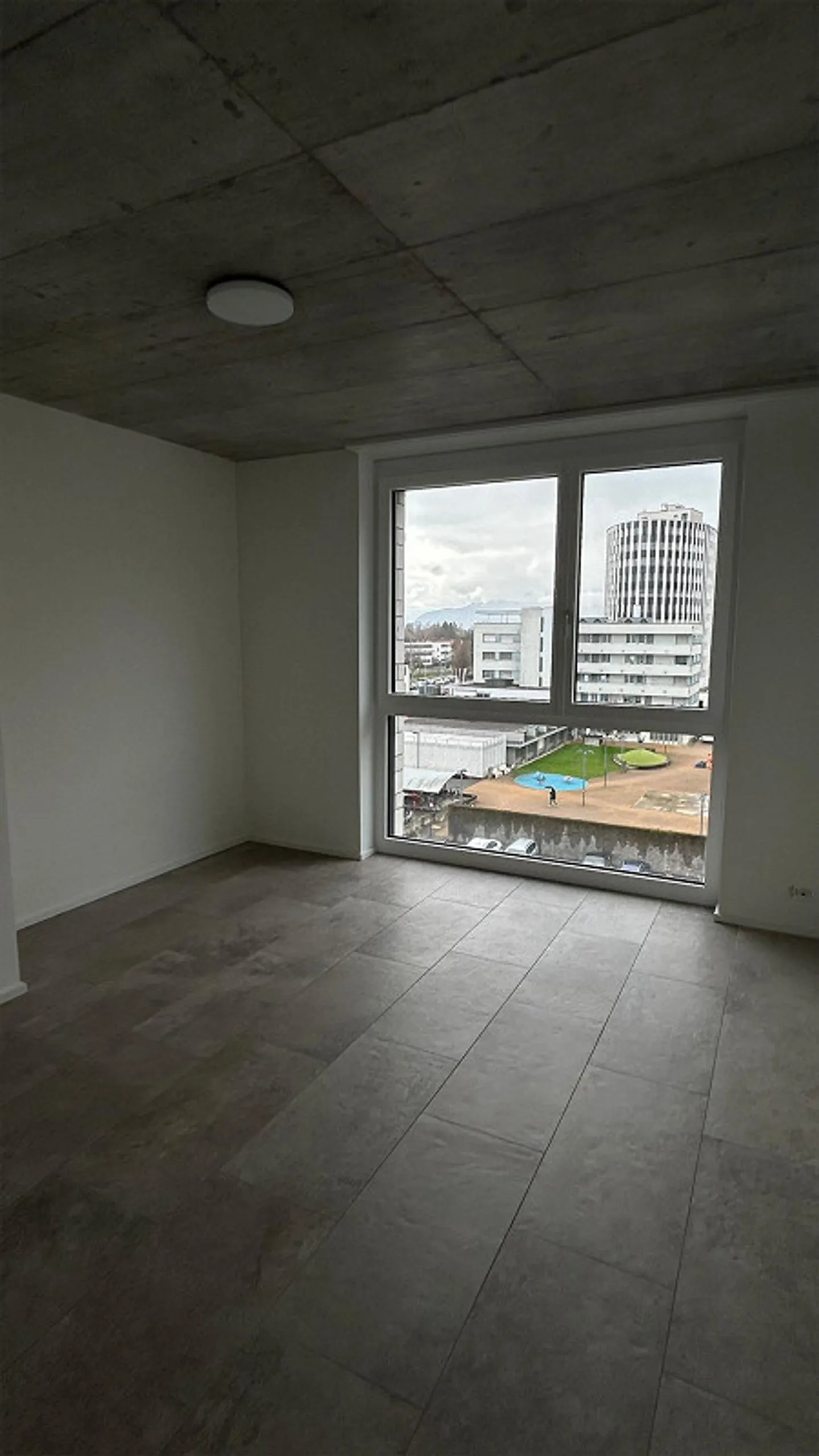 Comfortable 3.5-room apartment with balcony and good connections - Photo 4 of 13