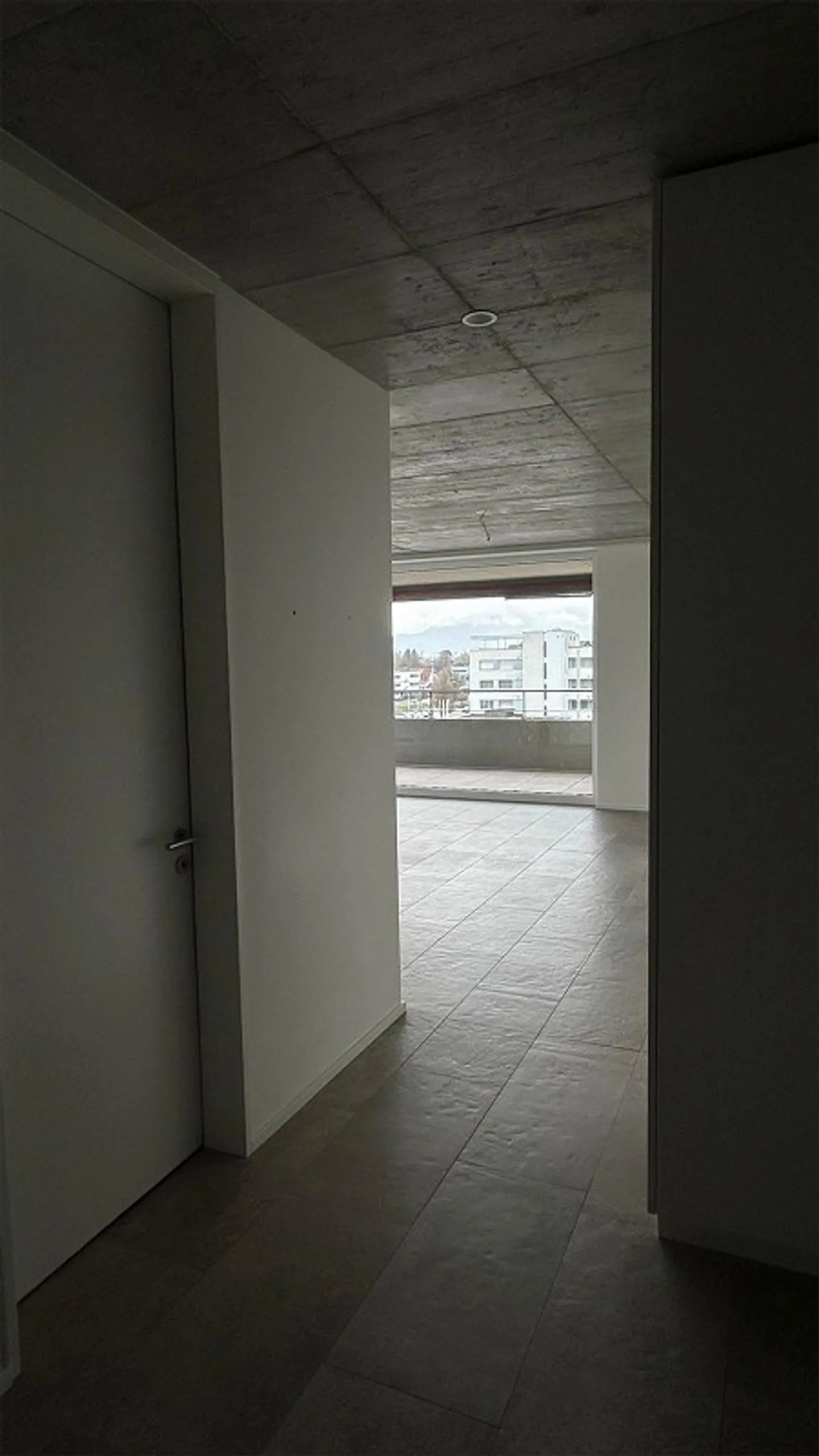 Comfortable 3.5-room apartment with balcony and good connections - Photo 6 of 13