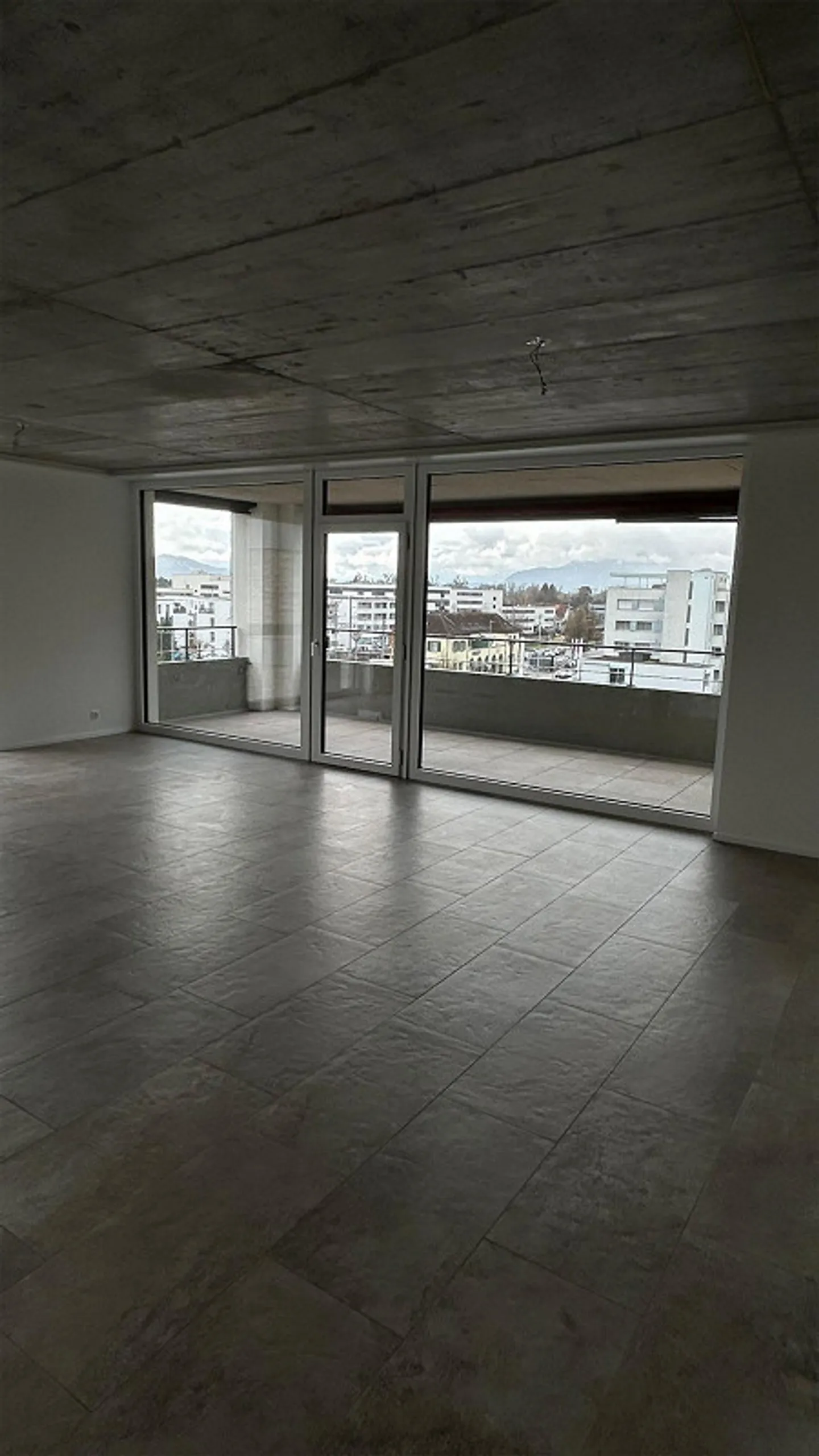 Comfortable 3.5-room apartment with balcony and good connections - Photo 2 of 13