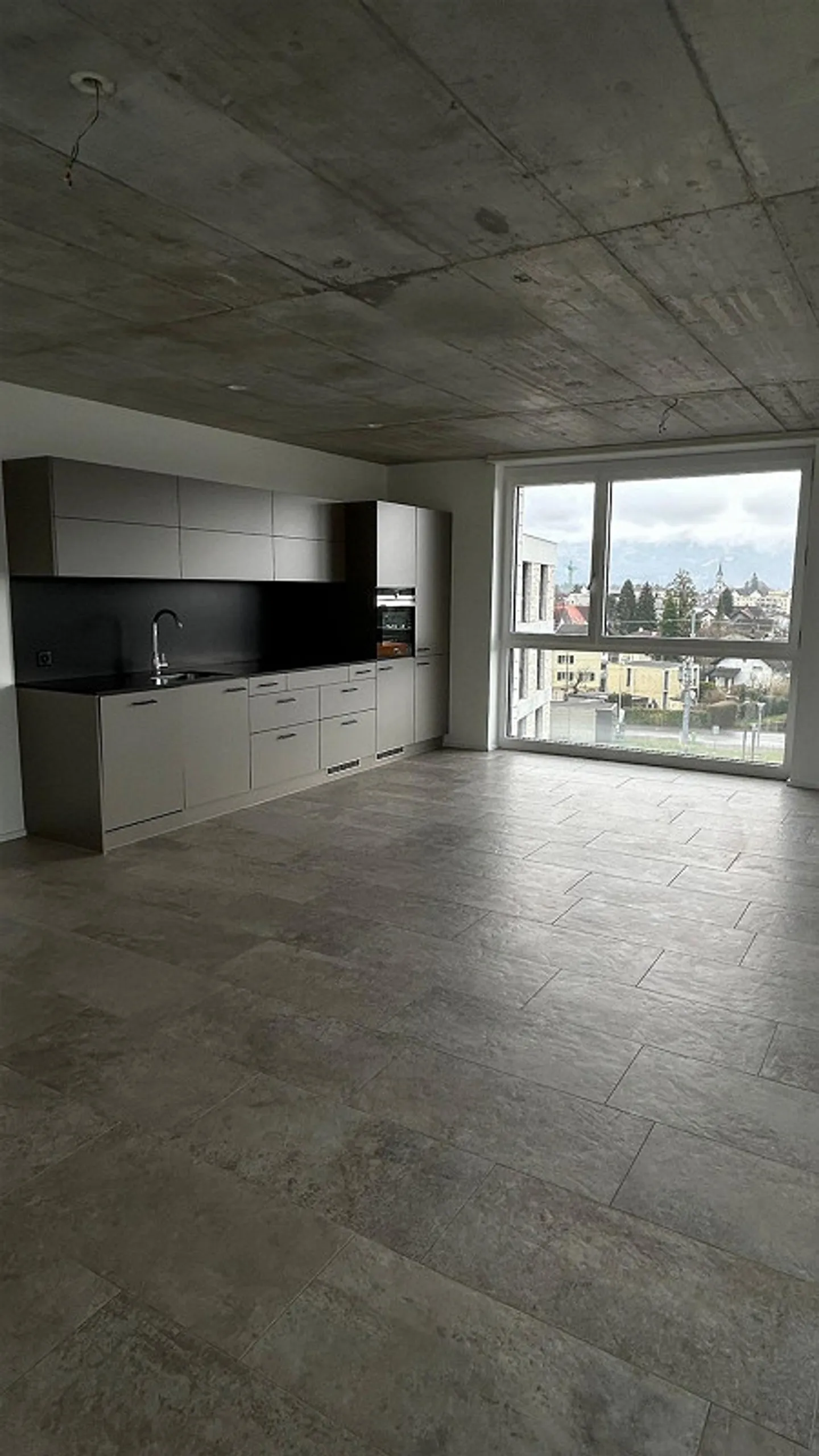 Comfortable 3.5-room apartment with balcony and good connections - Photo 3 of 13