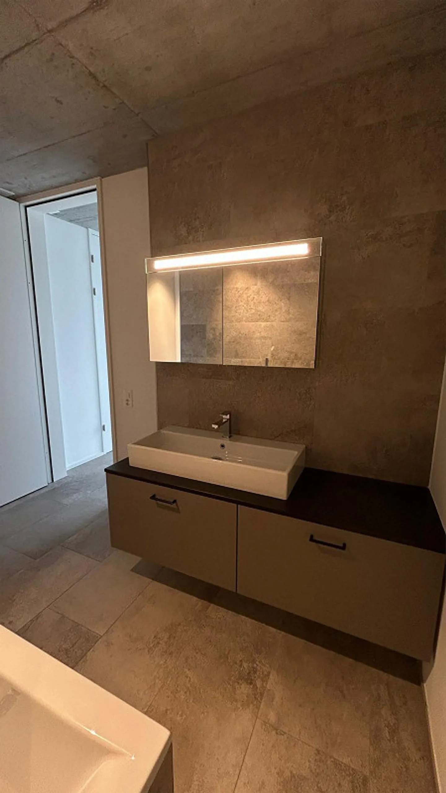 Comfortable 3.5-room apartment with balcony and good connections - Photo 10 of 13