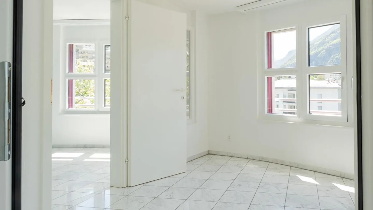 Spacious 4.5-room apartment for families in a central location in Visp - Photo 9 of 28