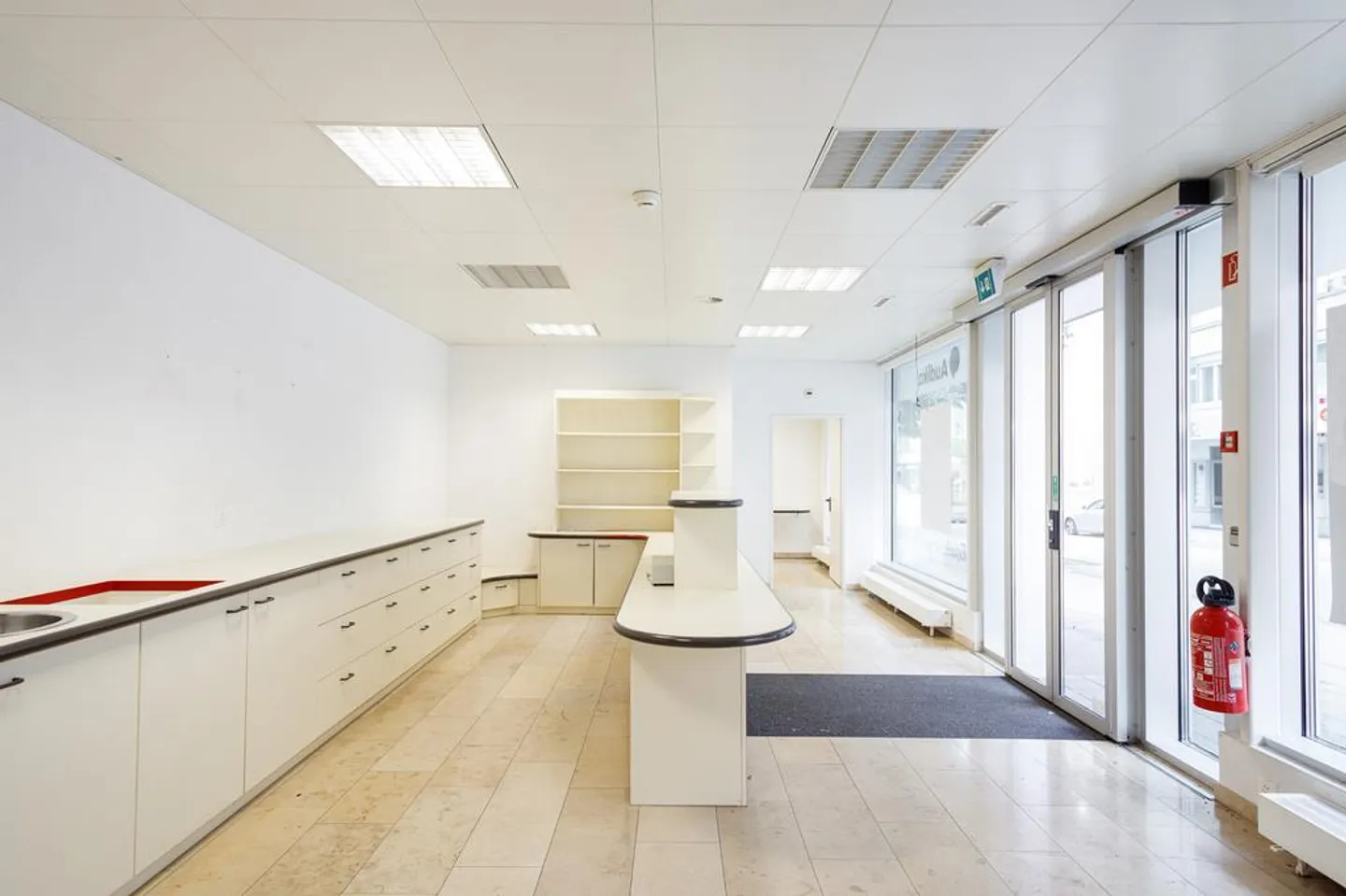 Retail space in the center of Grenchen! - Photo 3 of 10