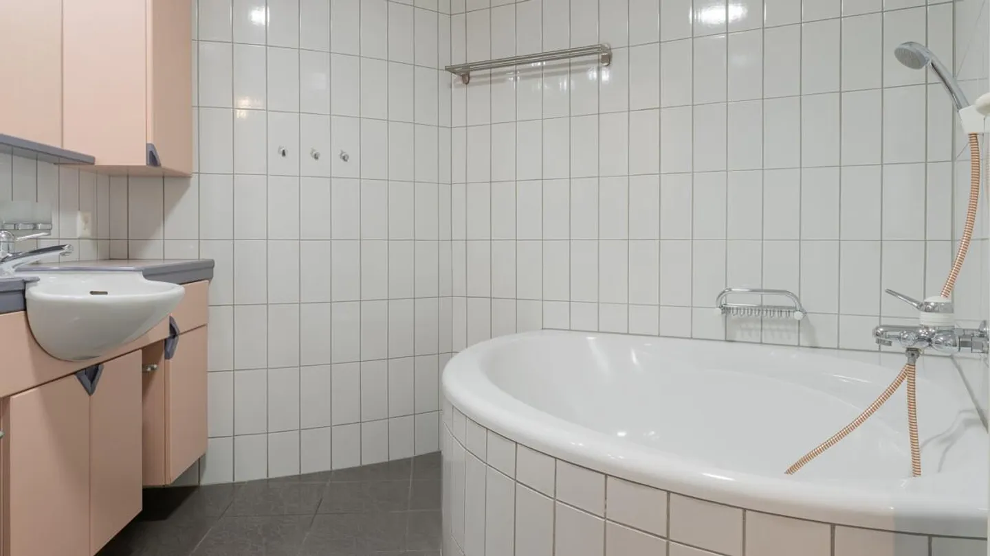 Spacious 4.5-room apartment for families in a central location in Visp - Photo 14 of 28