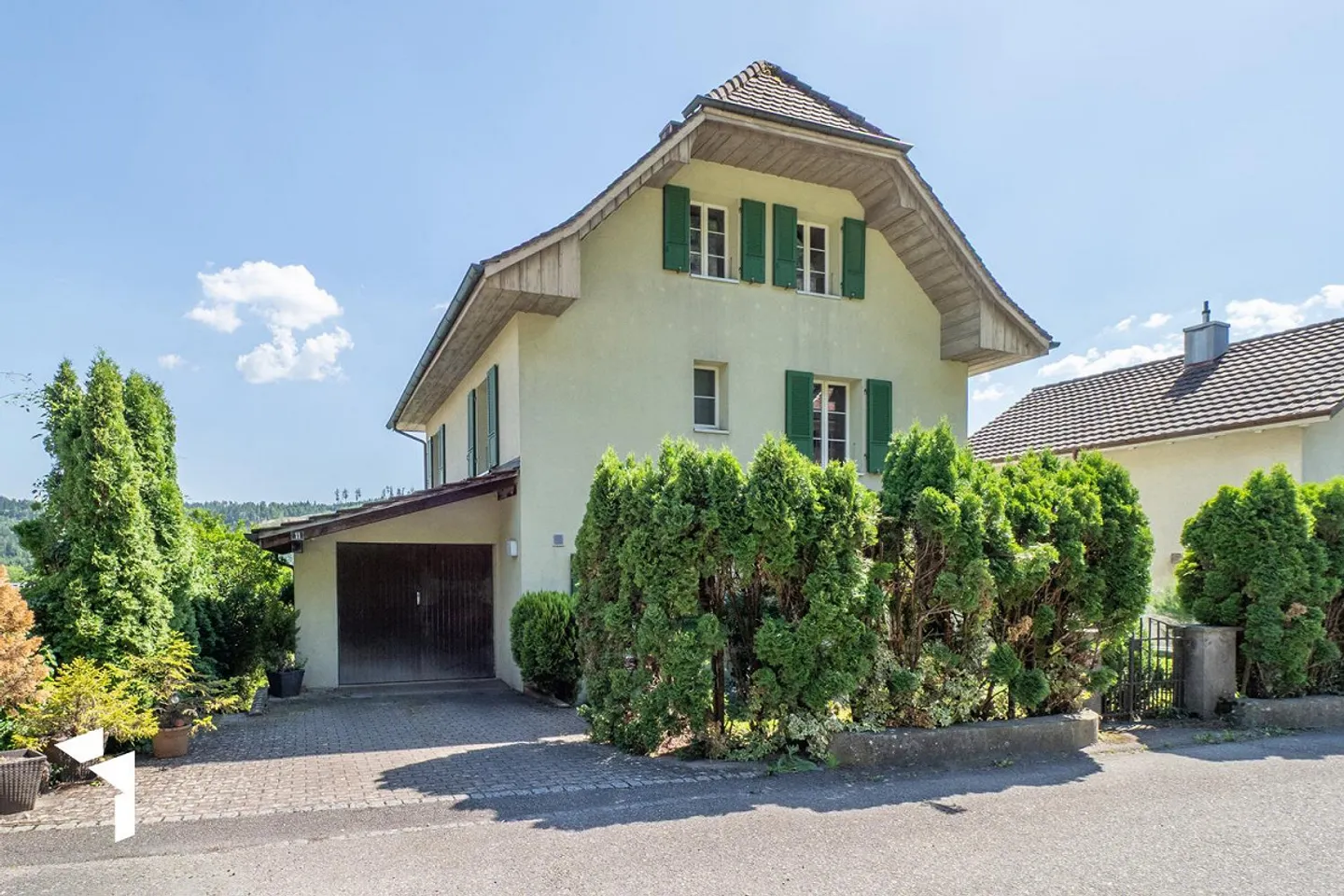 Fehr Real Estate - Sunny 5.5-Room Single-Family House - Photo 3 of 18