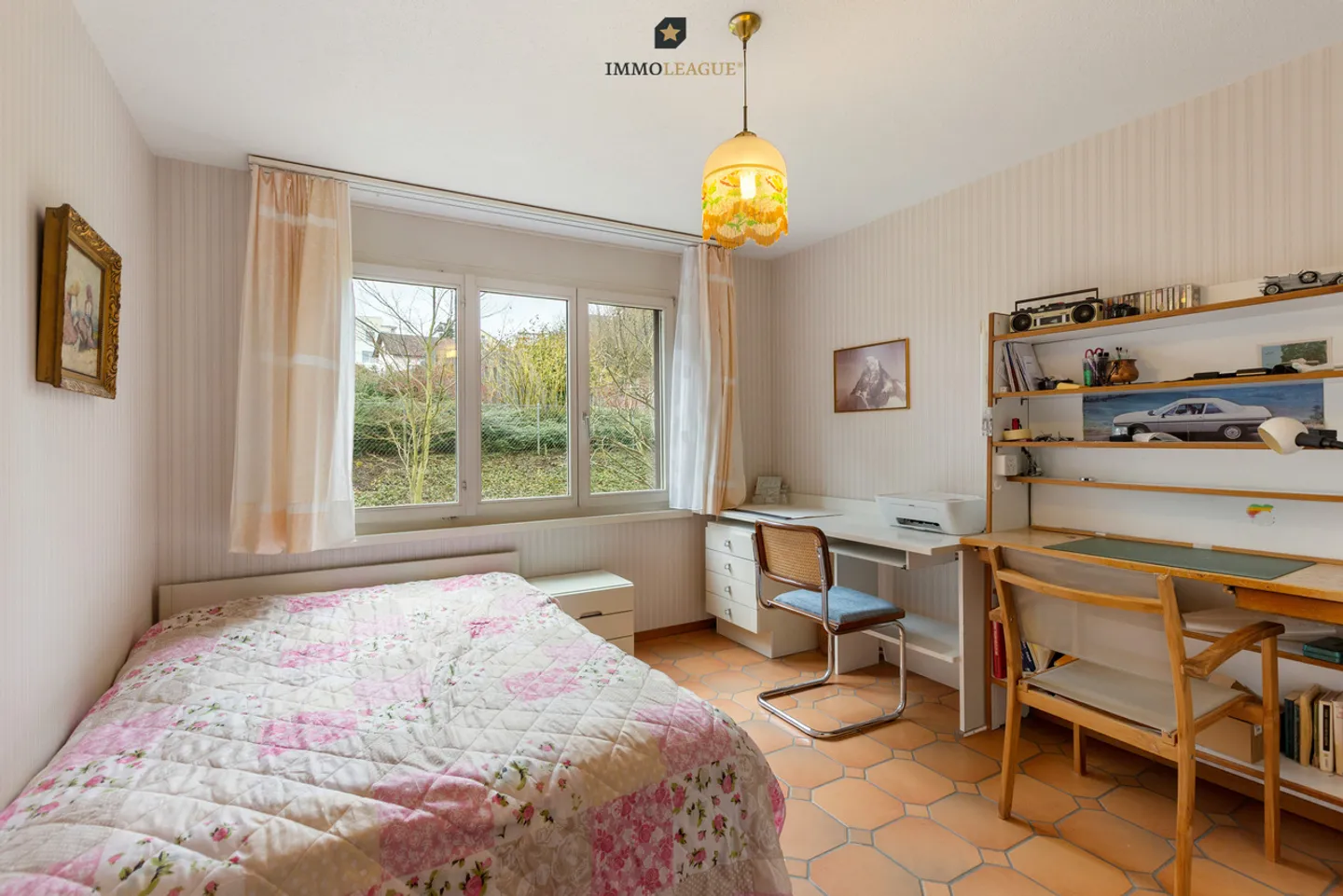 Cozy home with covered outdoor seating area and winter garden. - Photo 6 of 11