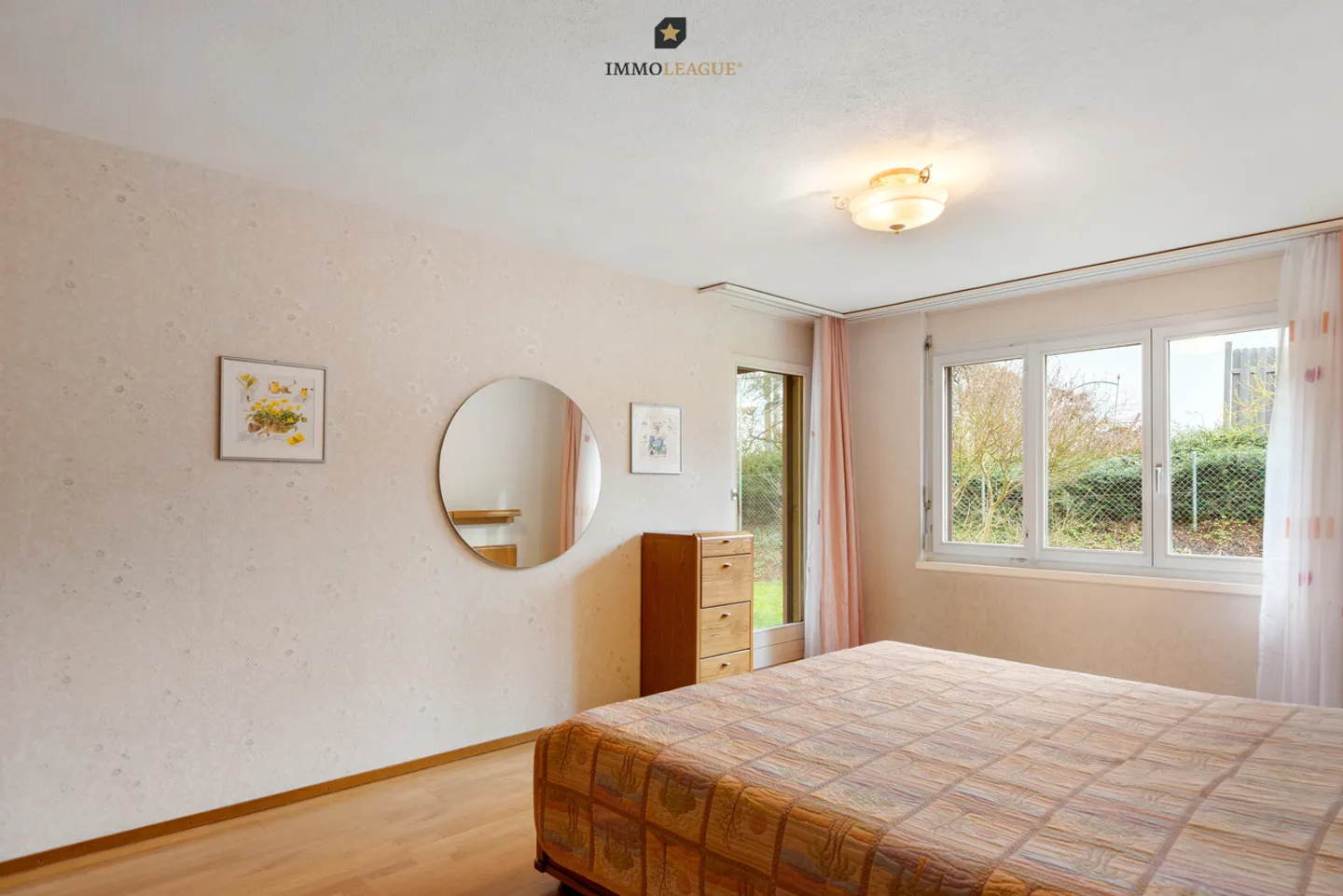 Cozy home with covered outdoor seating area and winter garden. - Photo 7 of 11