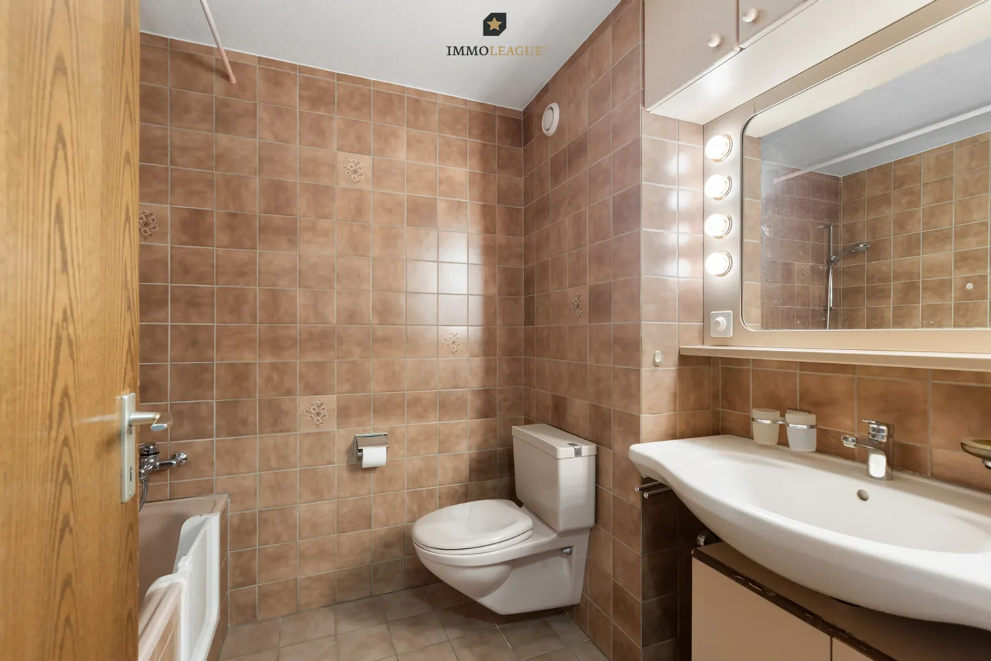 Cozy home with covered outdoor seating area and winter garden. - Photo 8 of 11