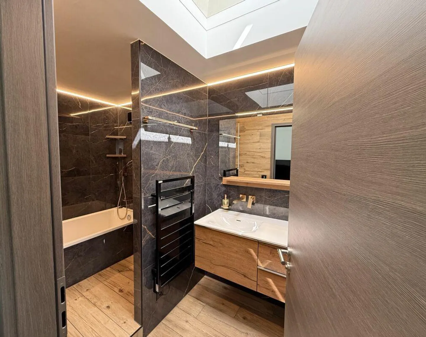 Moderno appartamento attico di 2,5 stanze - Foto 2 di 10