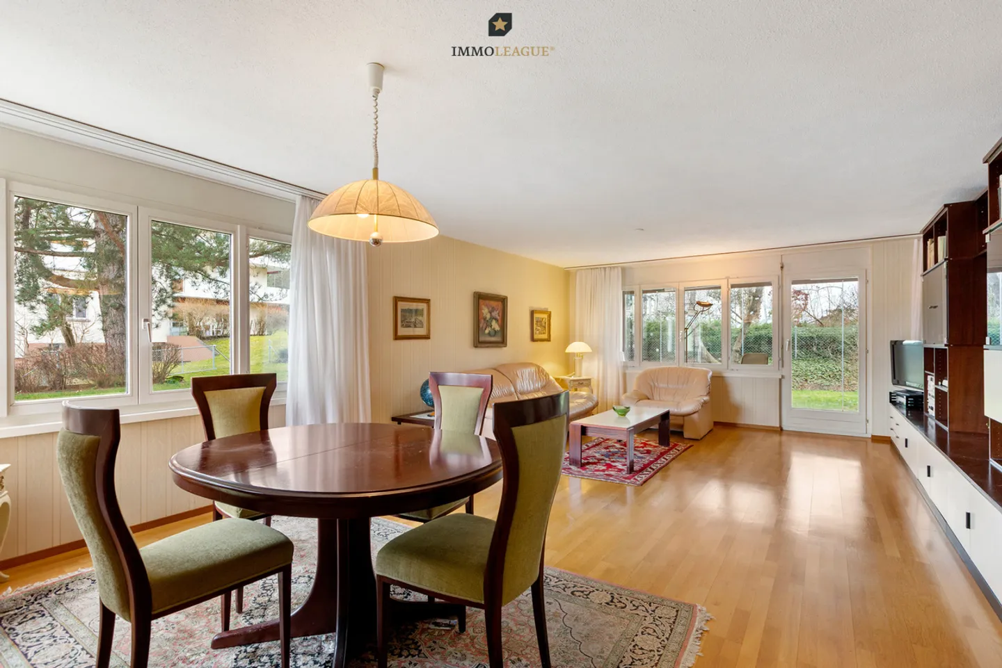 Cozy home with covered outdoor seating area and winter garden. - Photo 4 of 11