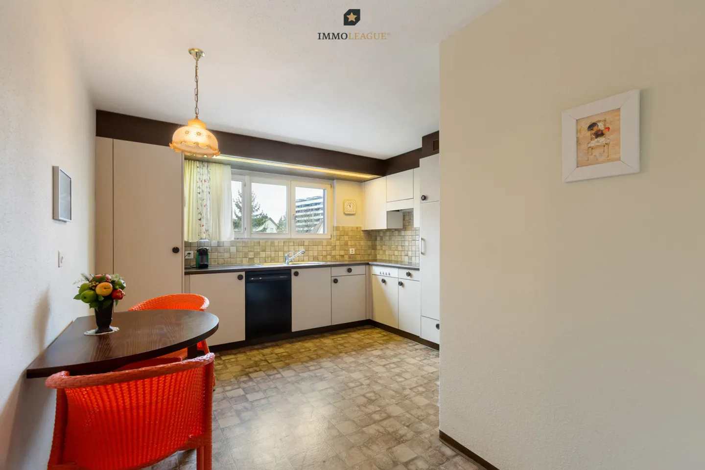 Cozy home with covered outdoor seating area and winter garden. - Photo 5 of 11