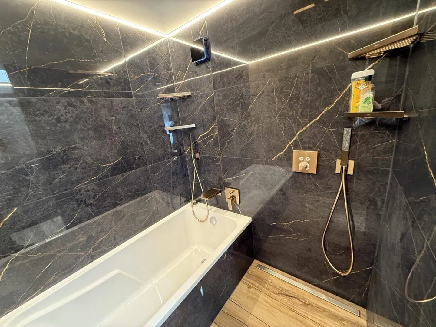Moderno appartamento attico di 2,5 stanze - Foto 3 di 10