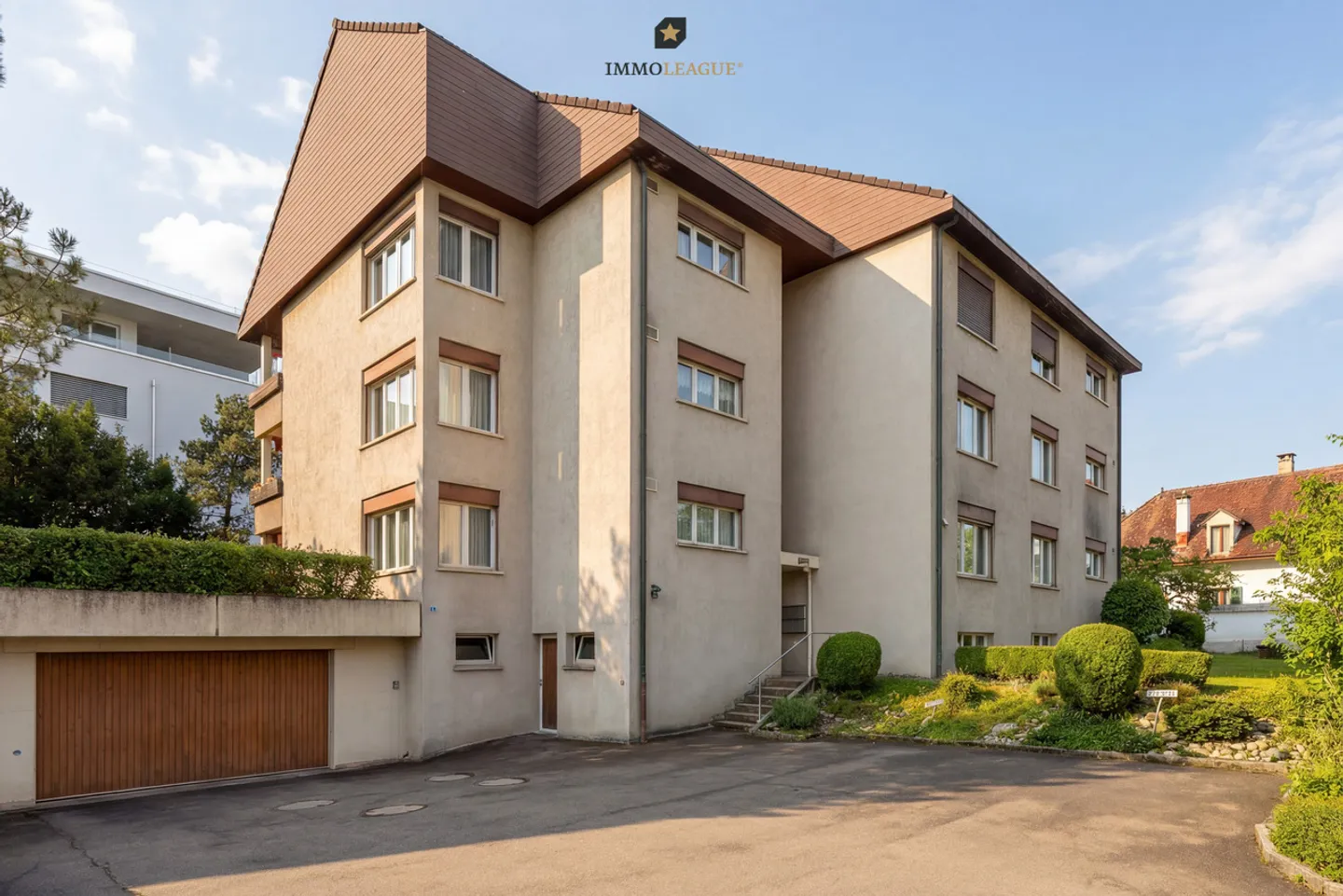 Cozy home with covered outdoor seating area and winter garden. - Photo 9 of 11