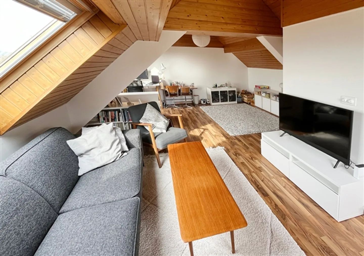 APPARTAMENTO MAISONETTE DI 3 CAMERE A ZURIGO - DISTRETTO 10 WIPKINGEN, ARREDATO, T - Foto 1 di 7