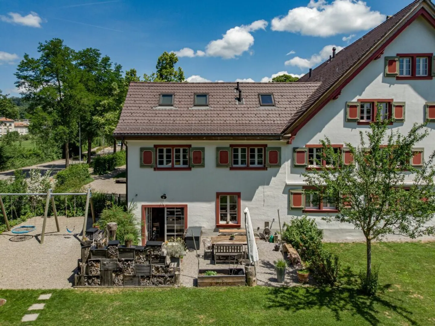 Charming Home with Garden - Photo 2 of 16