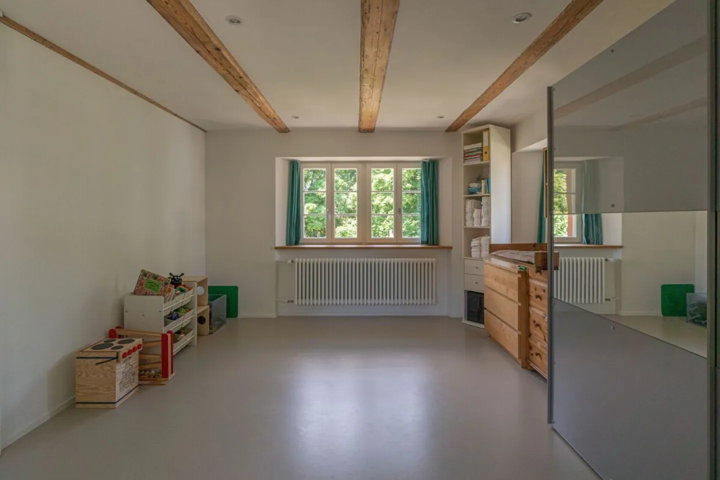Charming Home with Garden - Photo 8 of 16