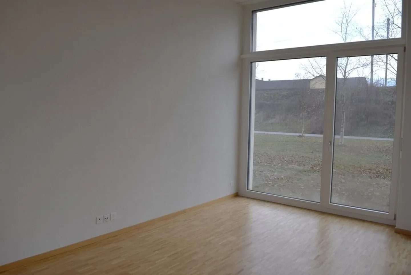 Top modern loft-style living studio - Photo 4 of 7