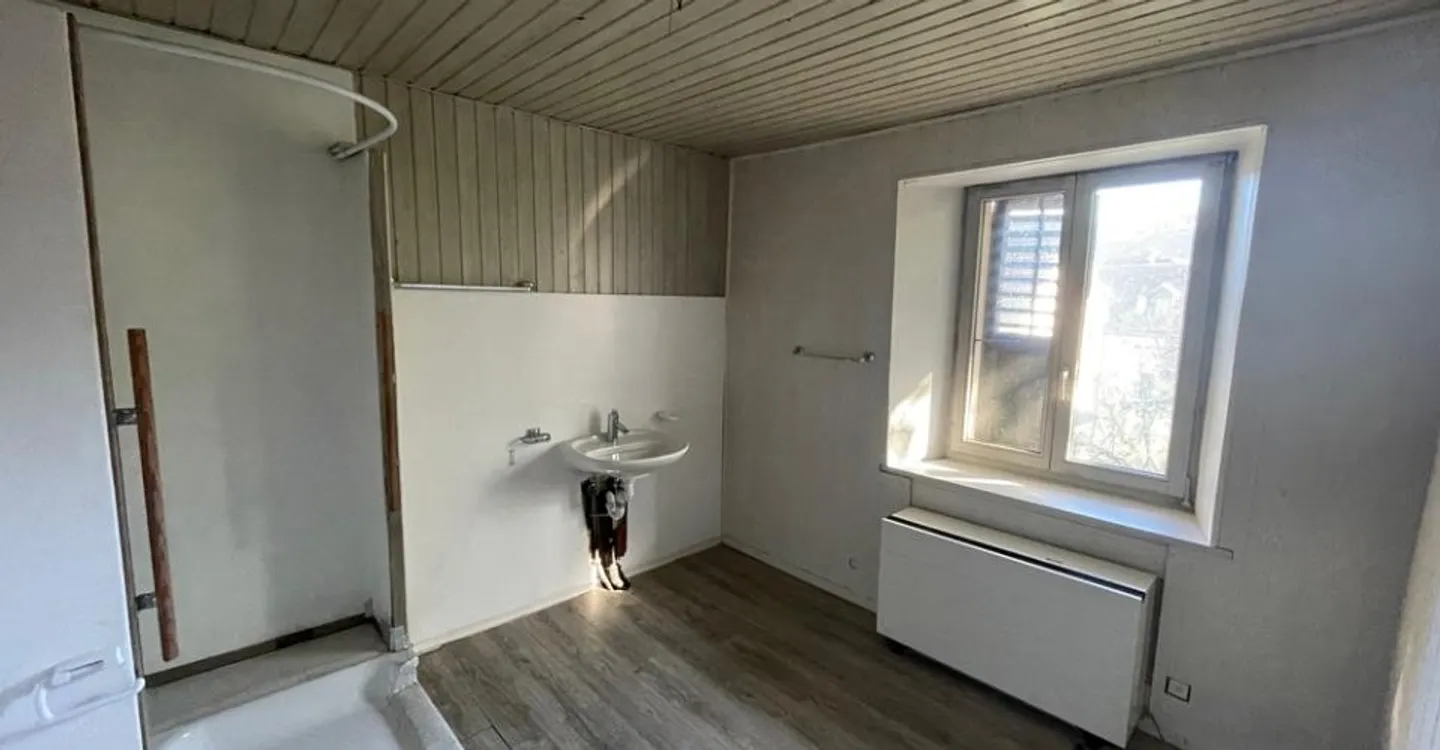 Opportunité de rénovation à Bassecourt - Photo 8 sur 10