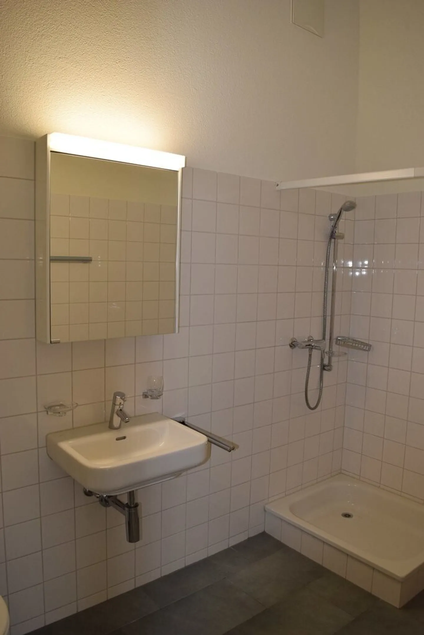 Top modern loft-style living studio - Photo 5 of 7