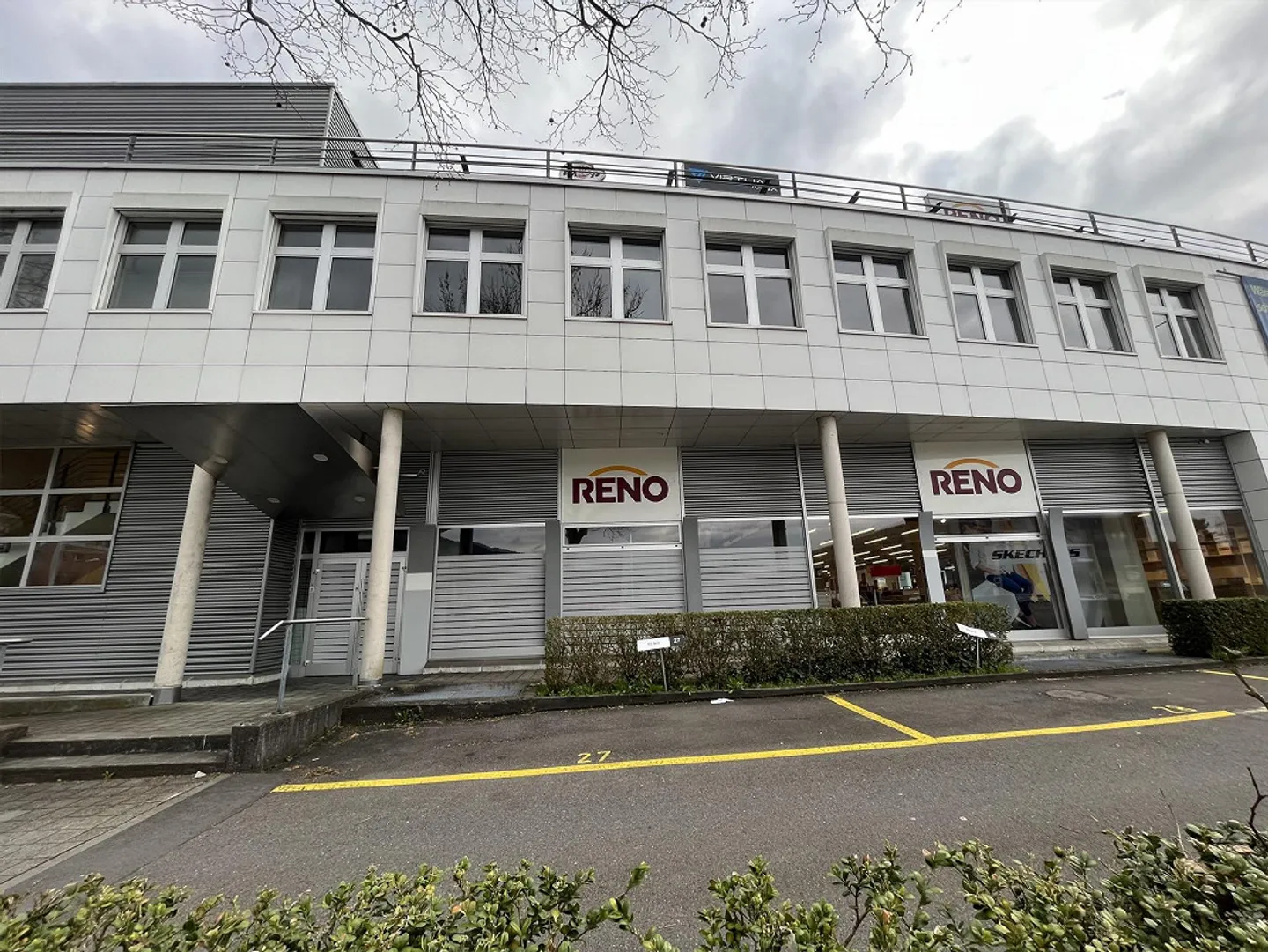 Attractive retail space directly on the highway in Dierikon LU - Photo 3 of 11