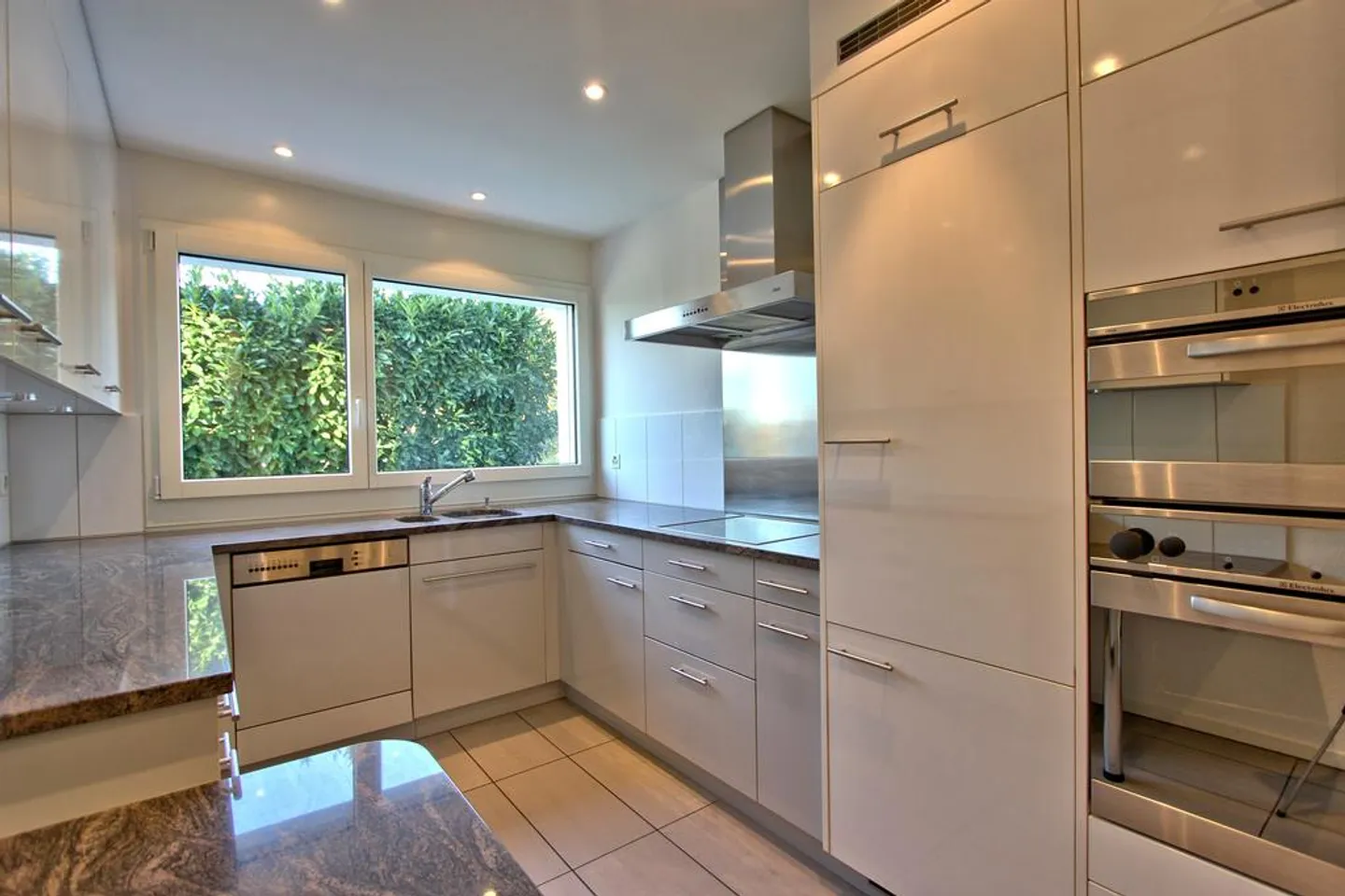 Appartamento 3.5 stanze ottimamente collegato con area esterna privata - Foto 3 di 6