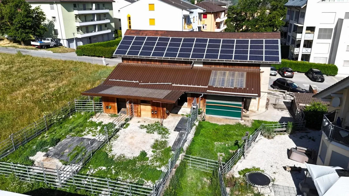 Vielseitige Pferdeliegenschaft in Susten - Foto 1 von 9