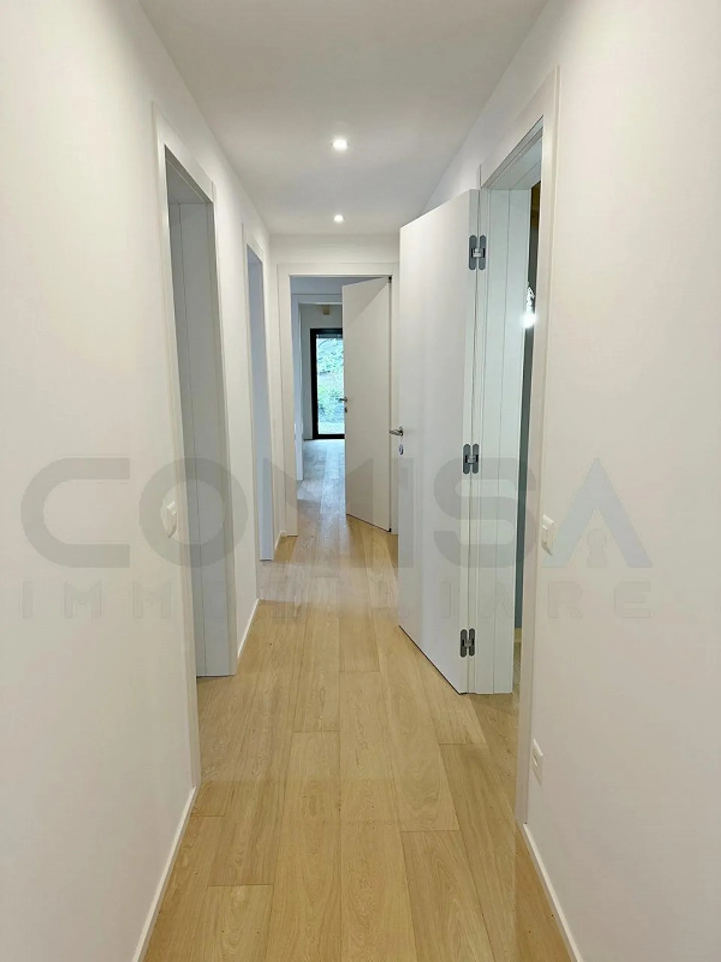 VICO MORCOTE
Nuova villa moderna di 7,5 stanze
Vista sul lago - Foto 7 di 10