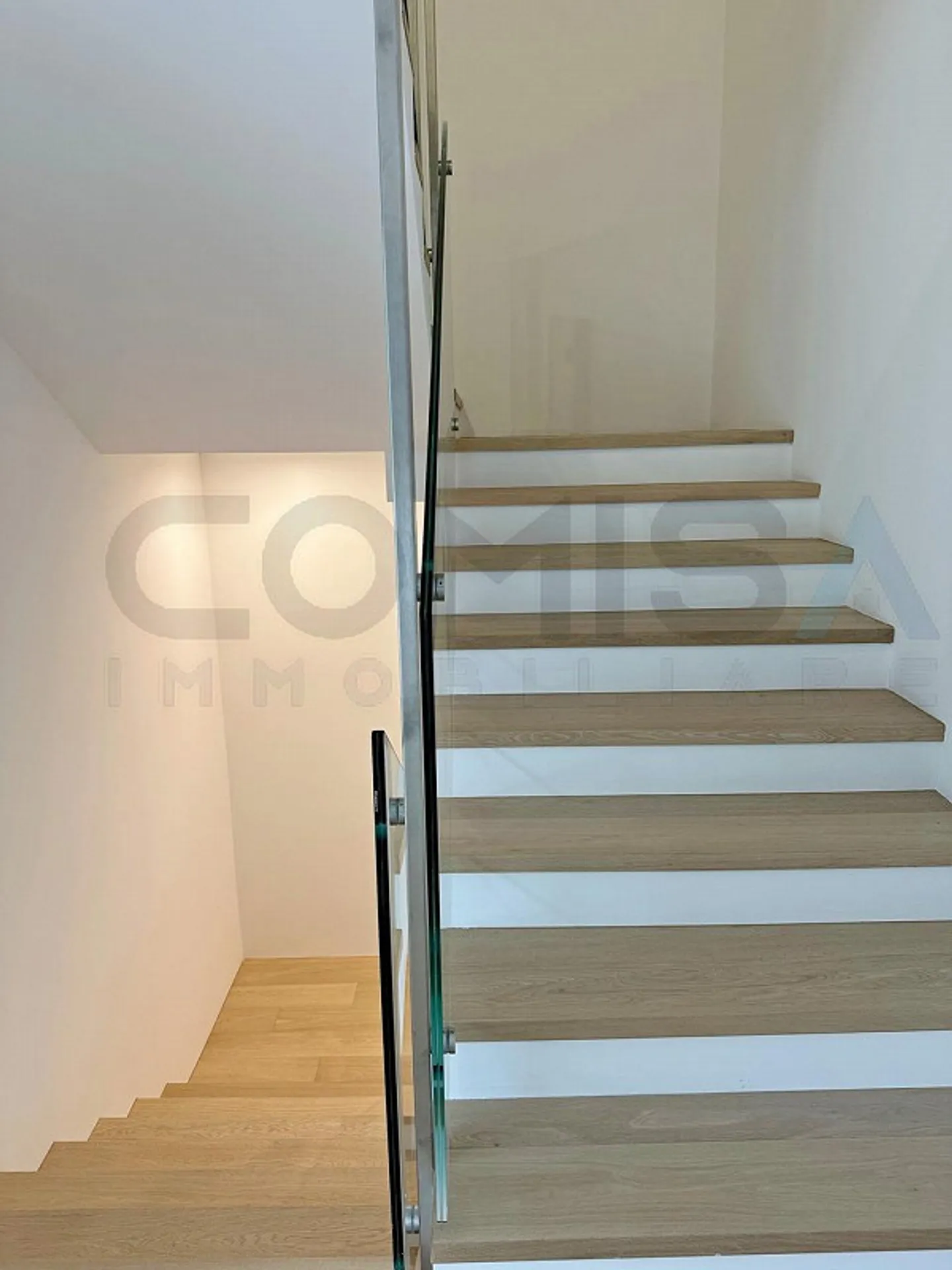 VICO MORCOTE
Nuova villa moderna di 7,5 stanze
Vista sul lago - Foto 8 di 10