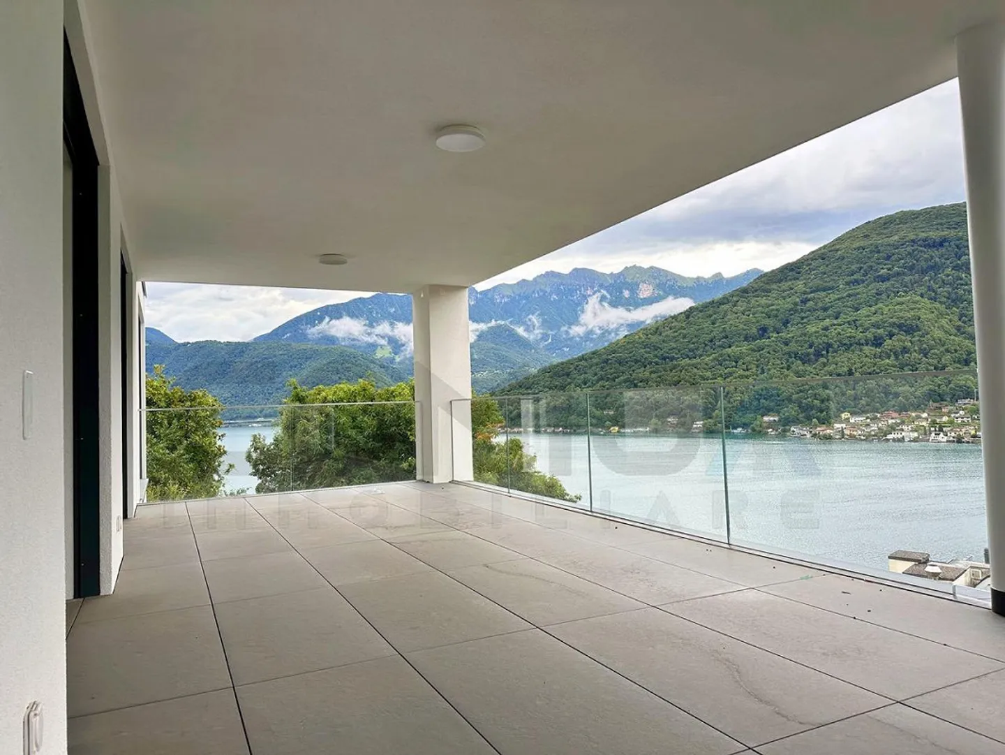 VICO MORCOTE
Nuova villa moderna di 7,5 stanze
Vista sul lago - Foto 2 di 10