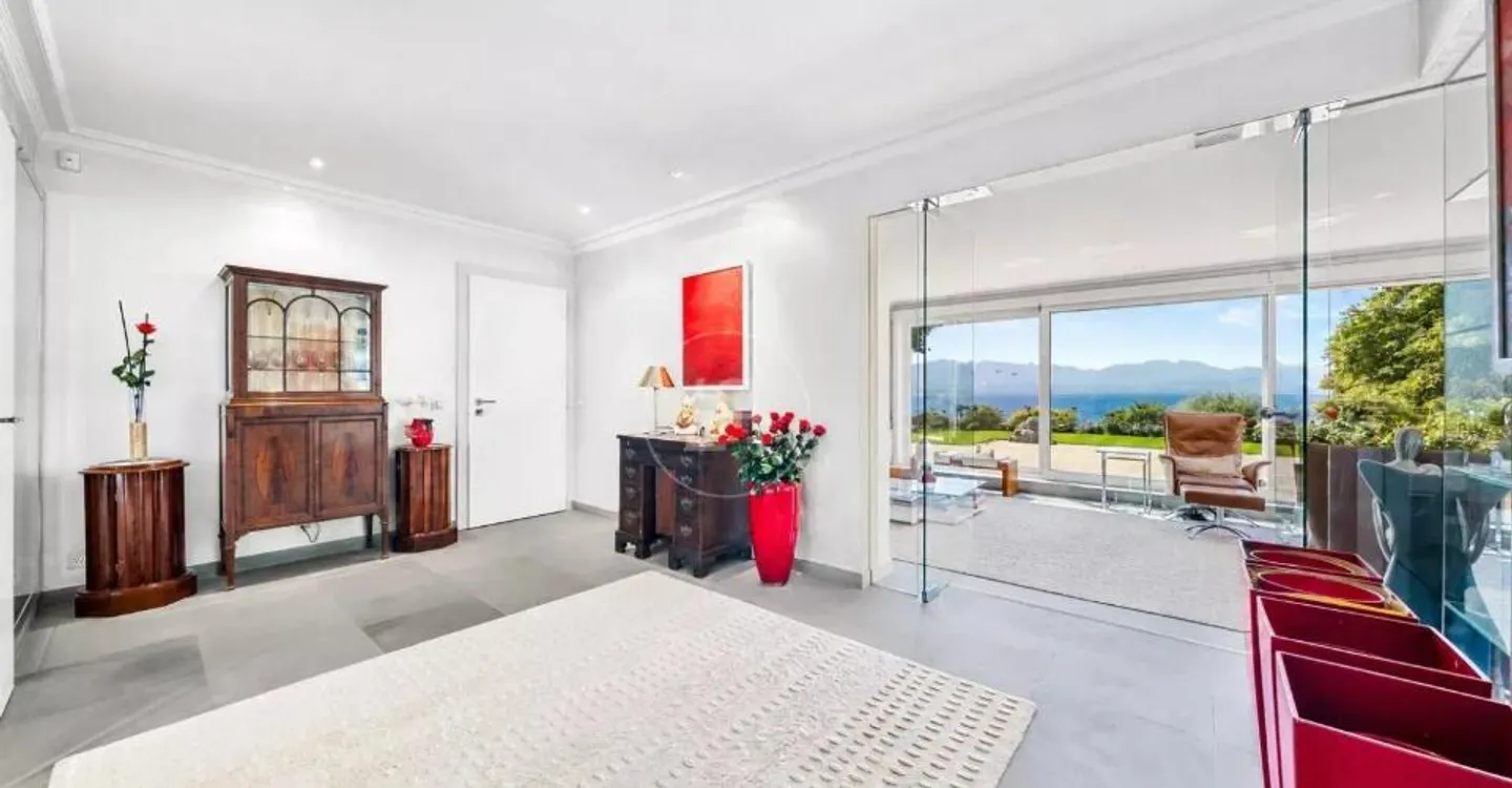 Elegante proprietà fronte mare con porto e spiaggia privati - Foto 5 di 12