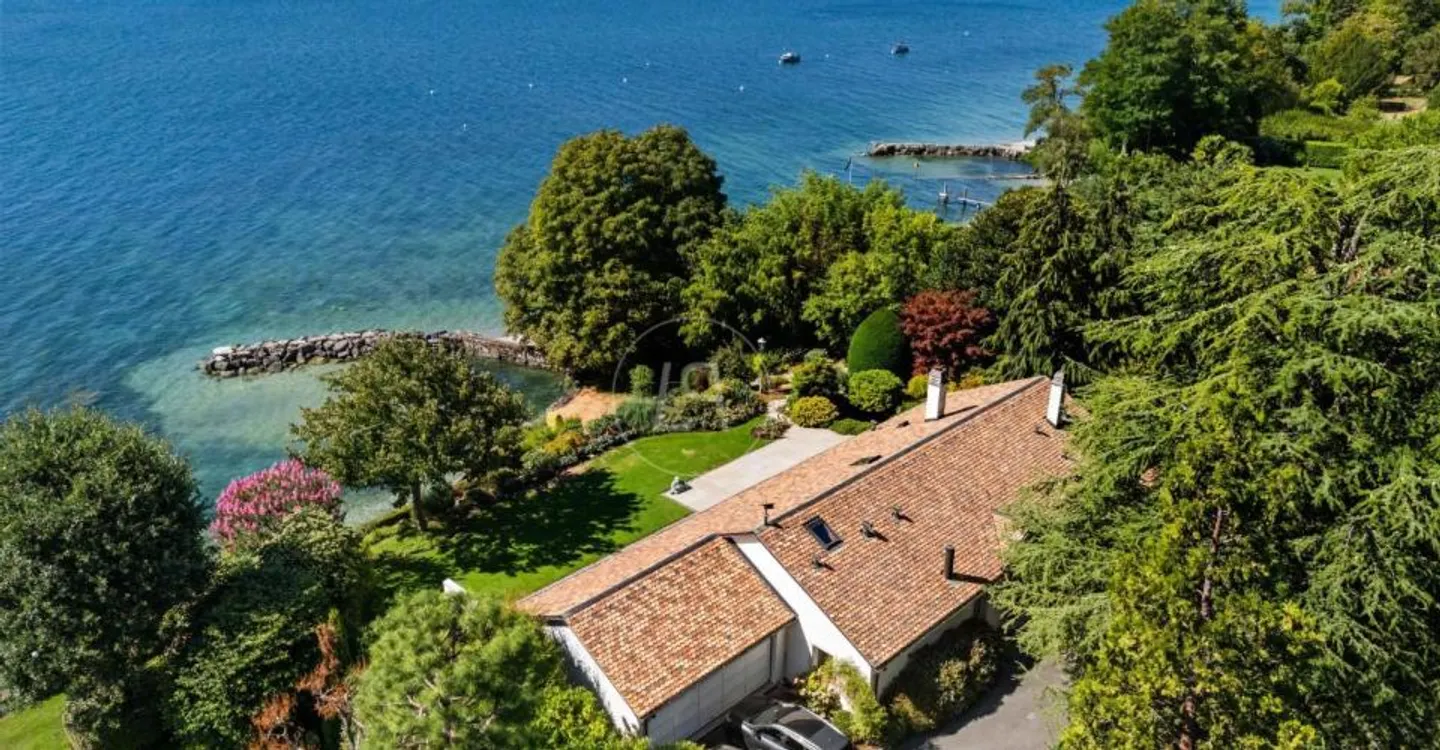 Elegante proprietà fronte mare con porto e spiaggia privati - Foto 1 di 12