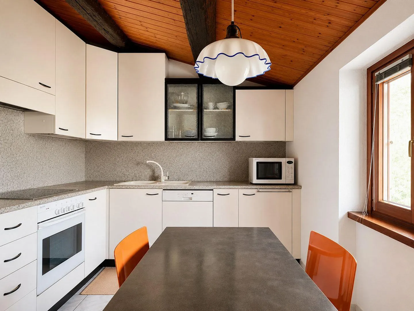 Comfortable two-family house, two 4.5-room apartments - Photo 4 of 15
