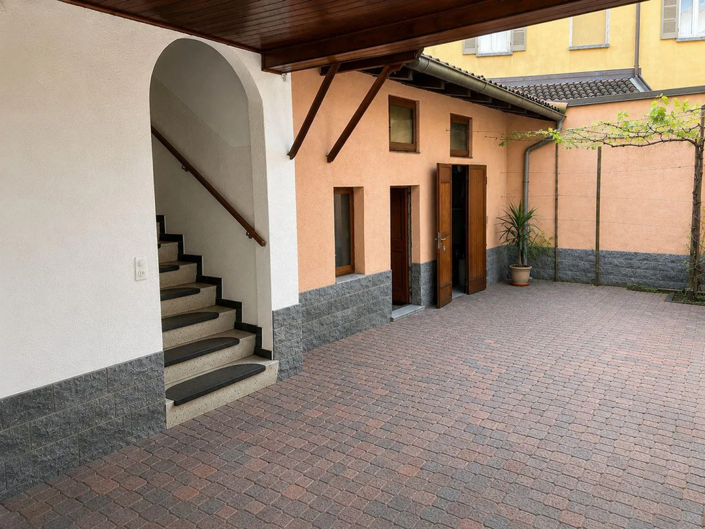 Comfortable two-family house, two 4.5-room apartments - Photo 13 of 15