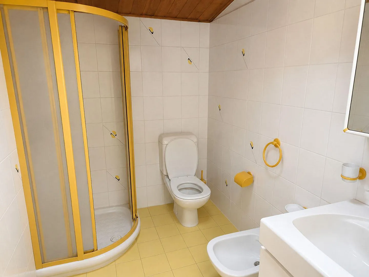Comfortable two-family house, two 4.5-room apartments - Photo 14 of 15