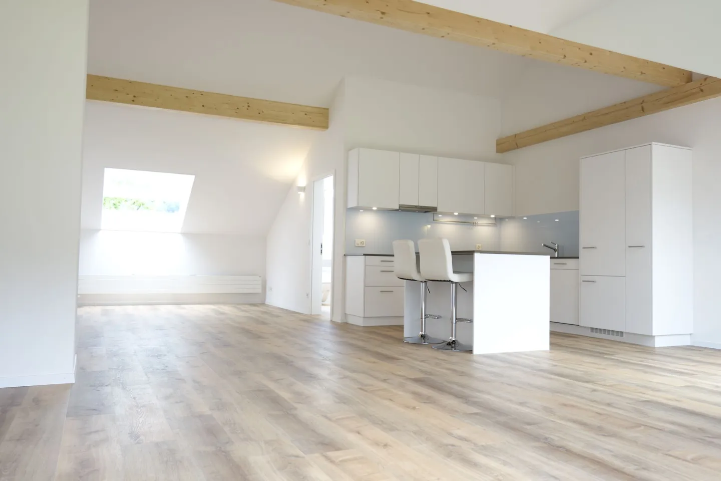Modern Roof Loft Apartment with a View of the Green - Photo 2 of 10