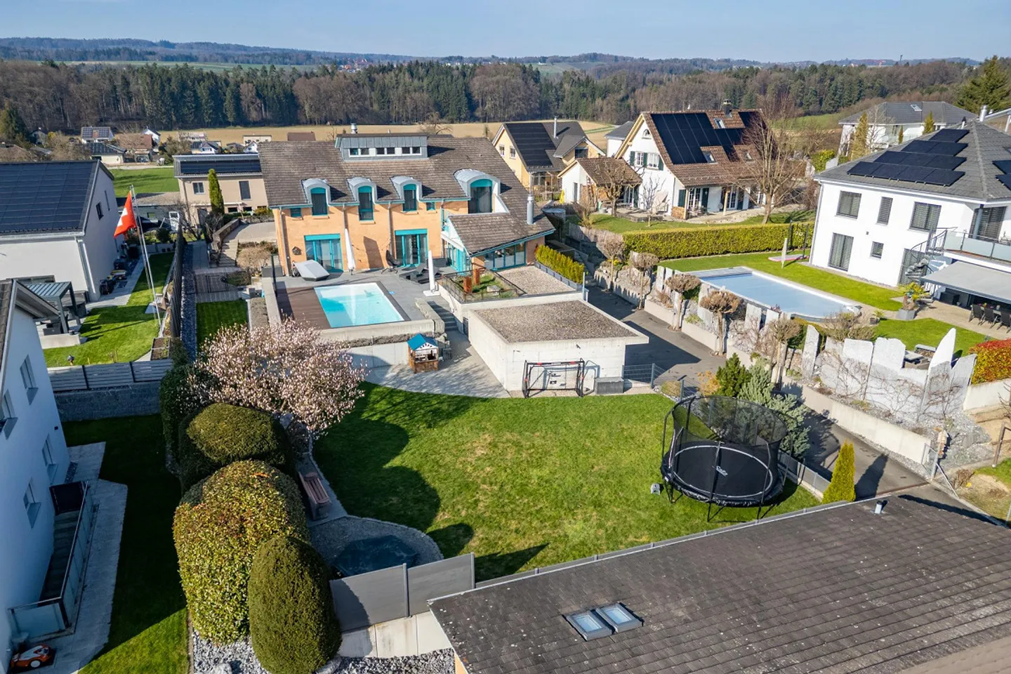 Maison individuelle exclusive avec espace piscine attrayant - Photo 2 sur 31