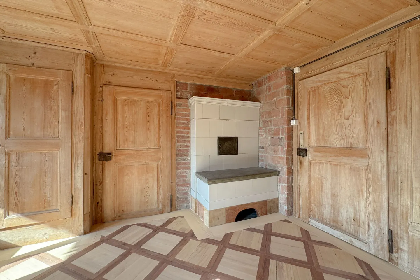 Recentemente ristrutturato: vivere modernamente nel fascino elegante di un vecchio edificio - Foto 5 di 13