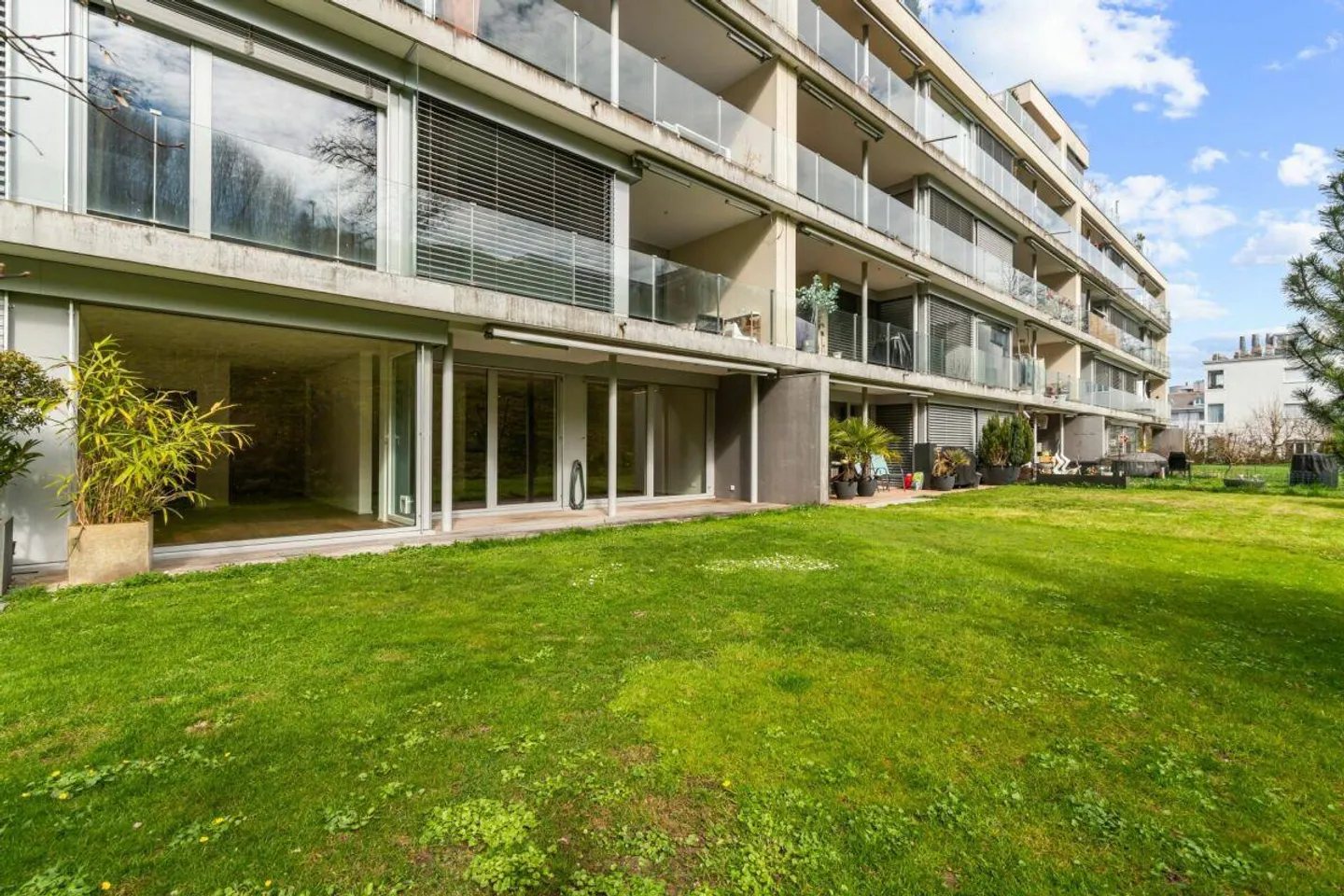 GARDENLOFT | Appartamento giardino 2.5 stanze (3.5) con privacy e posizione centrale ad Altendorf SZ - Foto 7 di 10