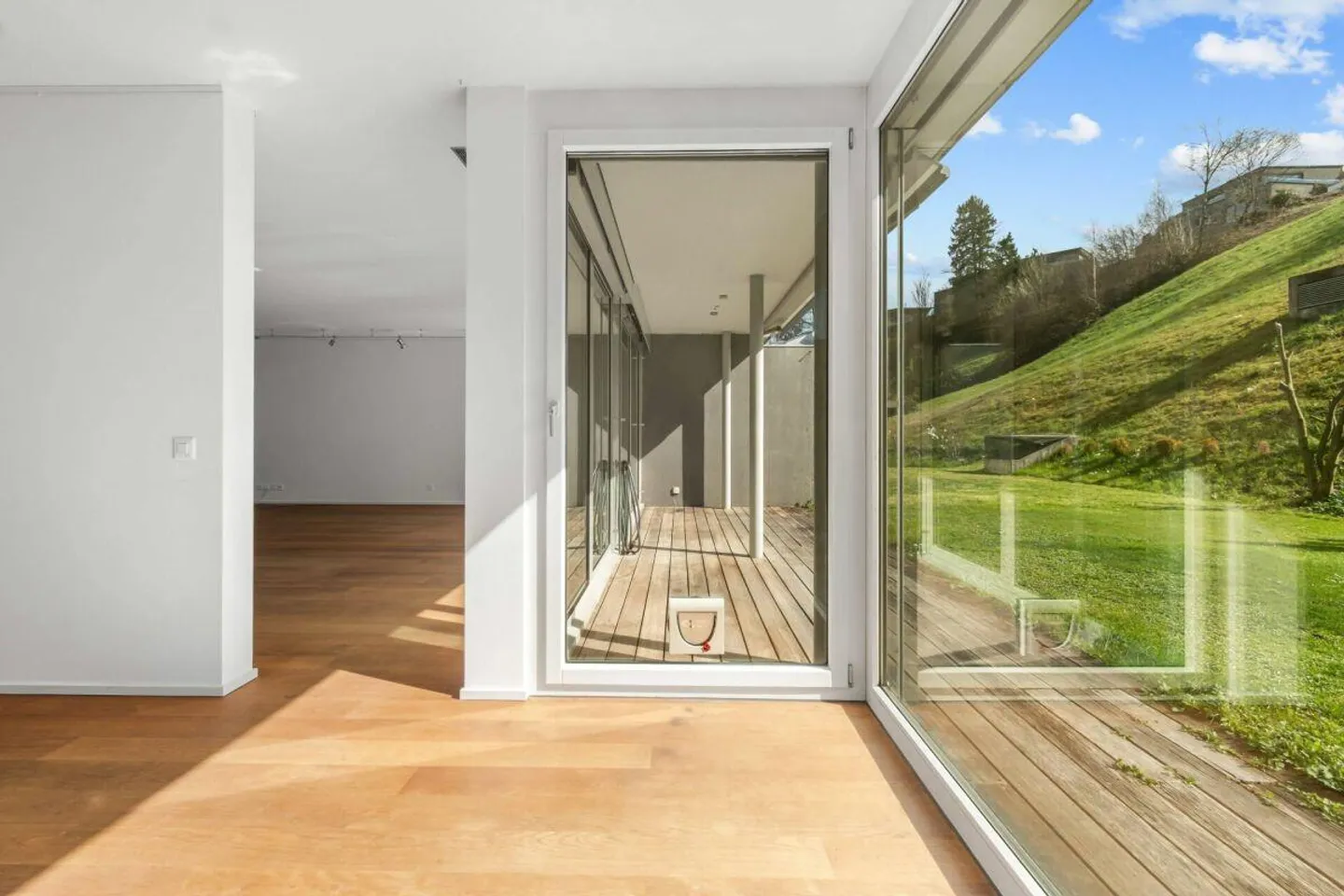 GARDENLOFT | Appartamento giardino 2.5 stanze (3.5) con privacy e posizione centrale ad Altendorf SZ - Foto 1 di 10