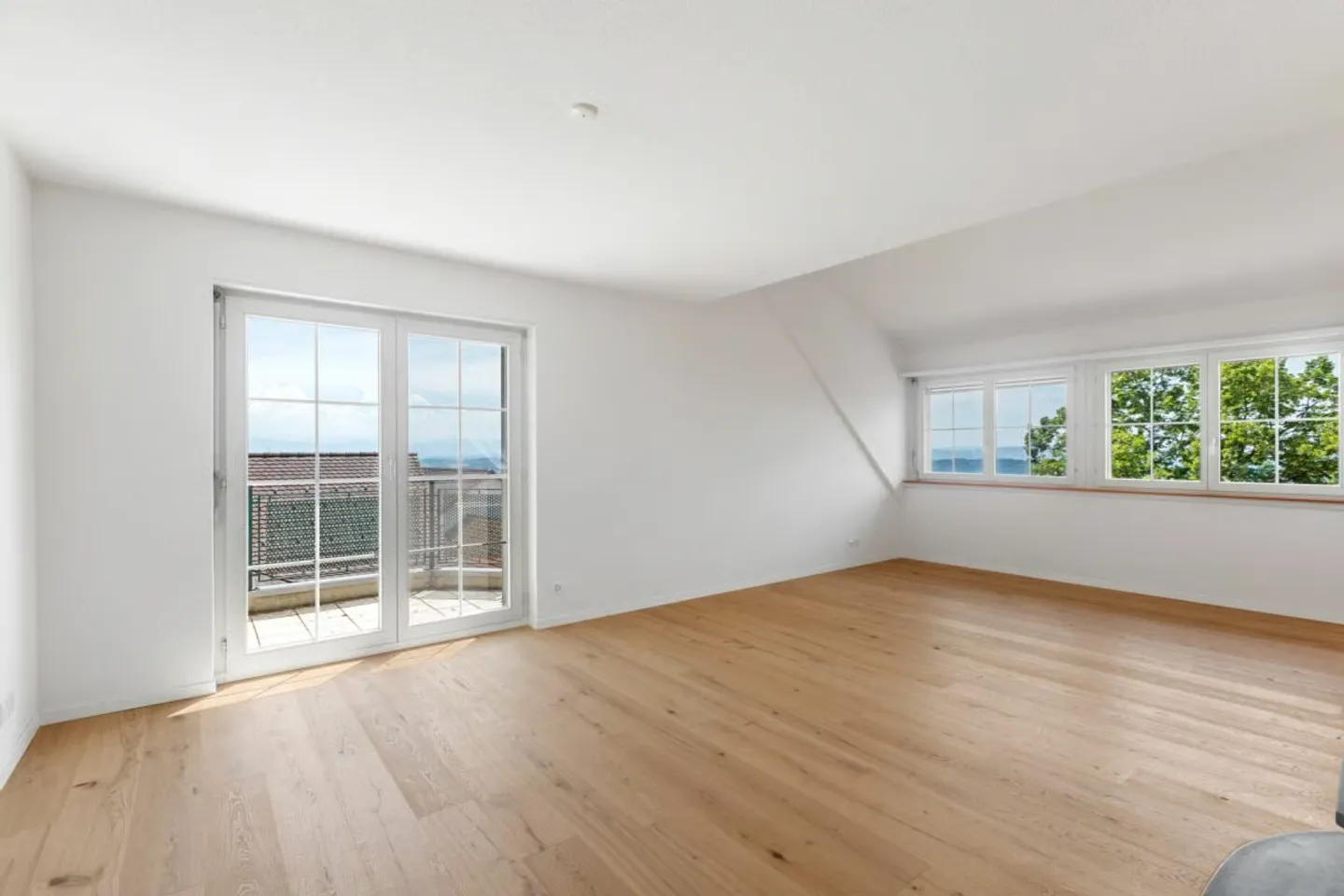 Renovated Maisonette with Balcony, View, Lots of Charm and Air Conditioning - Photo 1 of 11