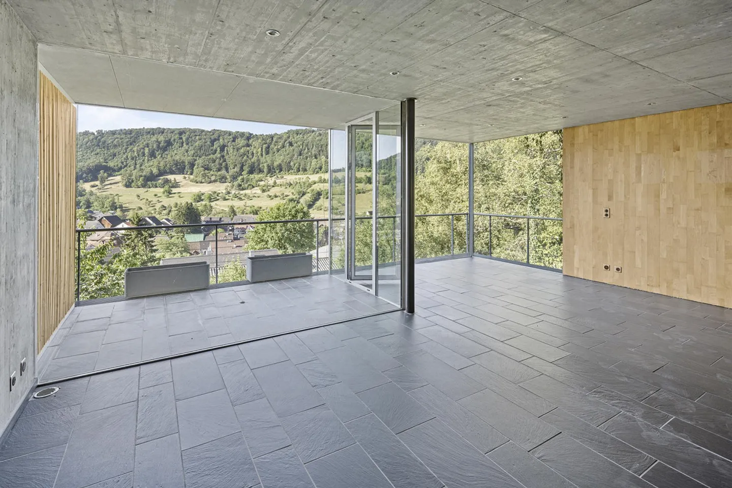 Familienfreundliche Wohnfühloase mit beeindruckender Aussicht - Photo 1 of 12