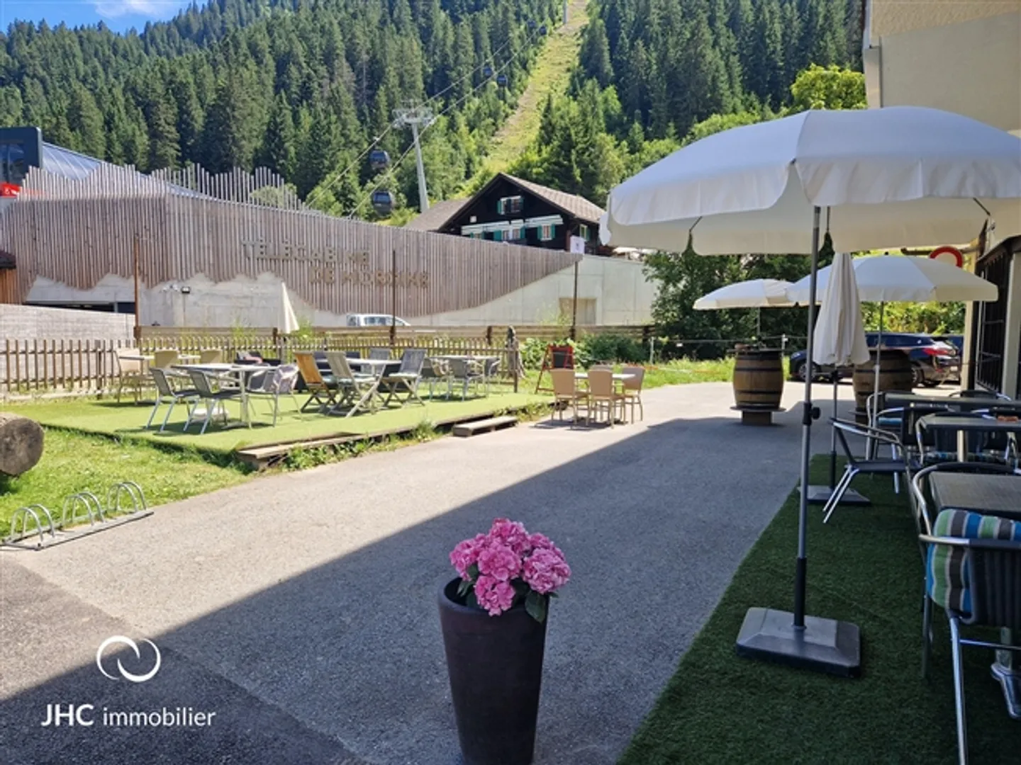 Restaurant avec un fort potentiel et des murs à Morgins - Photo 2 sur 14