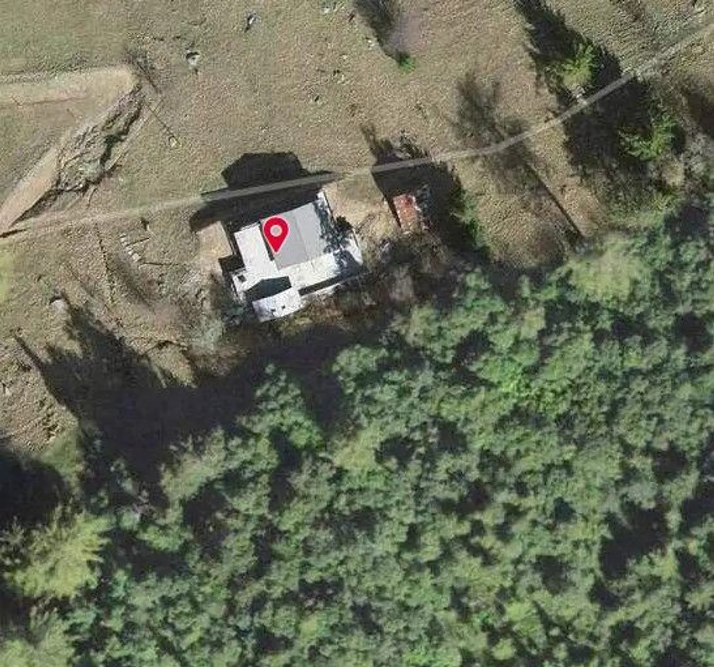 Chalet and barn - Photo 2 of 13