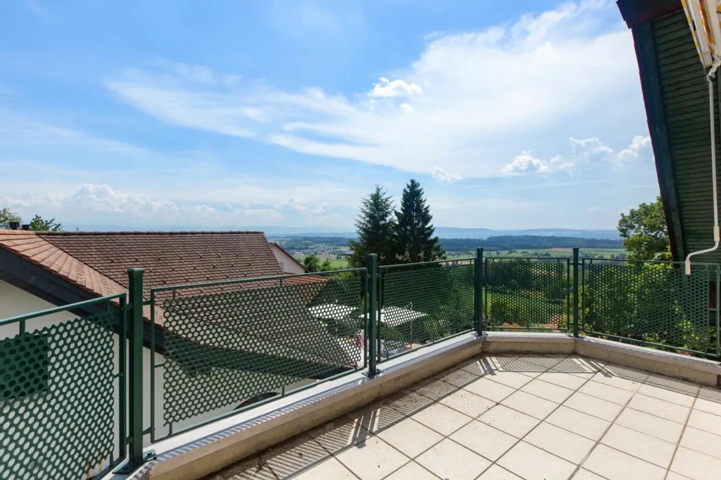 Renovated Maisonette with Balcony, View, Lots of Charm and Air Conditioning - Photo 2 of 11