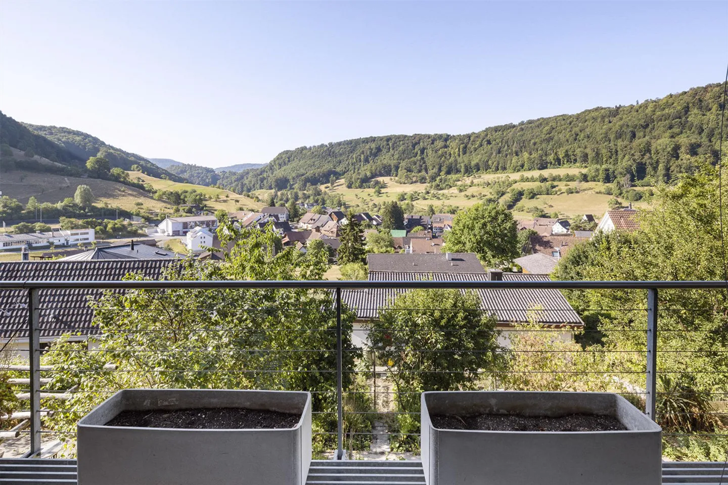 Familienfreundliche Wohnfühloase mit beeindruckender Aussicht - Photo 2 of 12