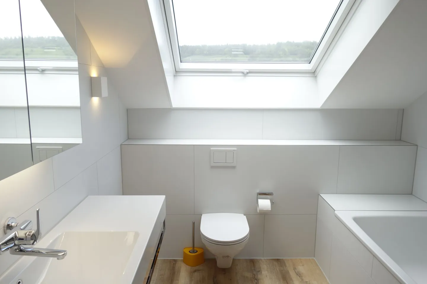 Modern Roof Loft Apartment with a View of the Green - Photo 6 of 10