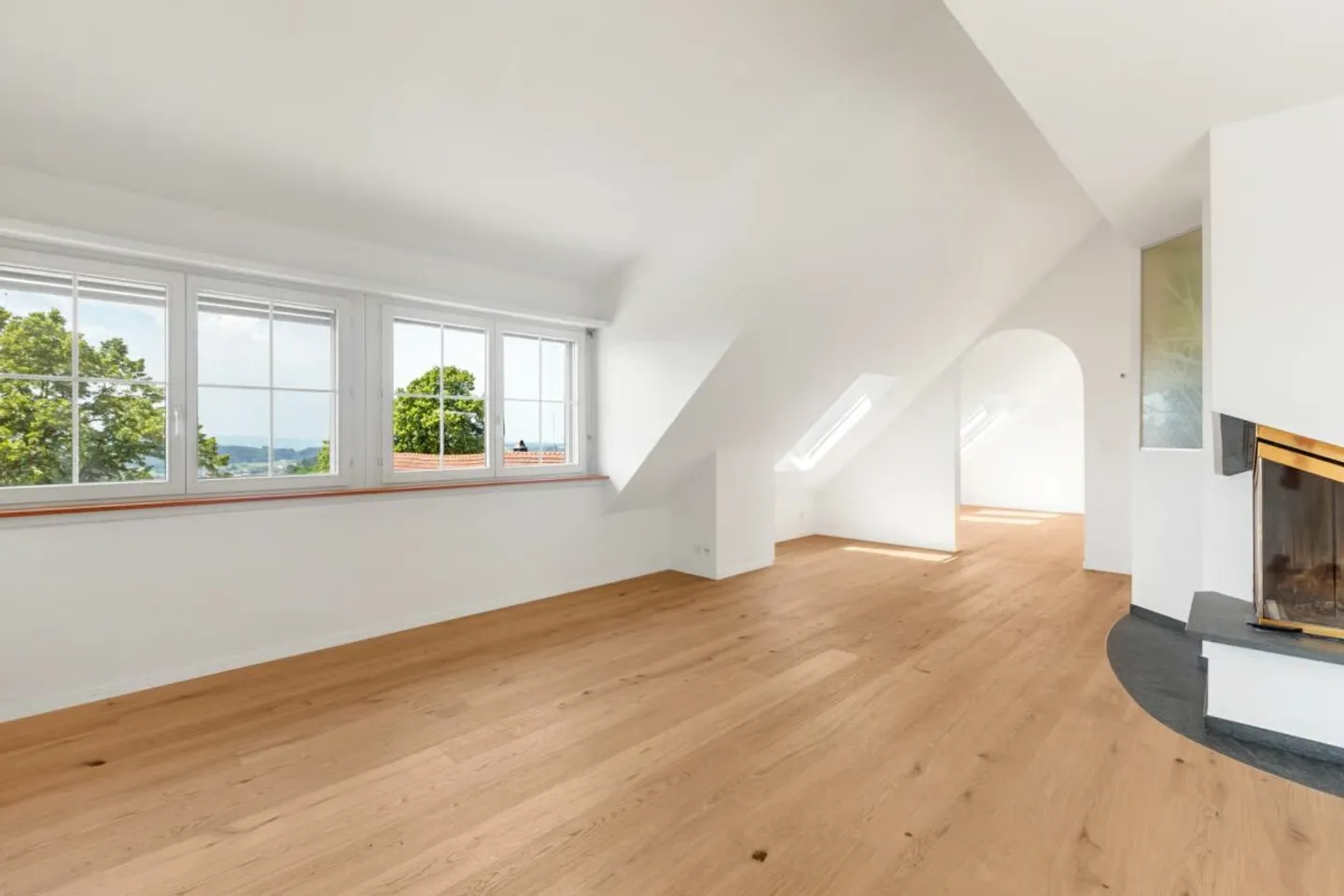 Renovated Maisonette with Balcony, View, Lots of Charm and Air Conditioning - Photo 4 of 11