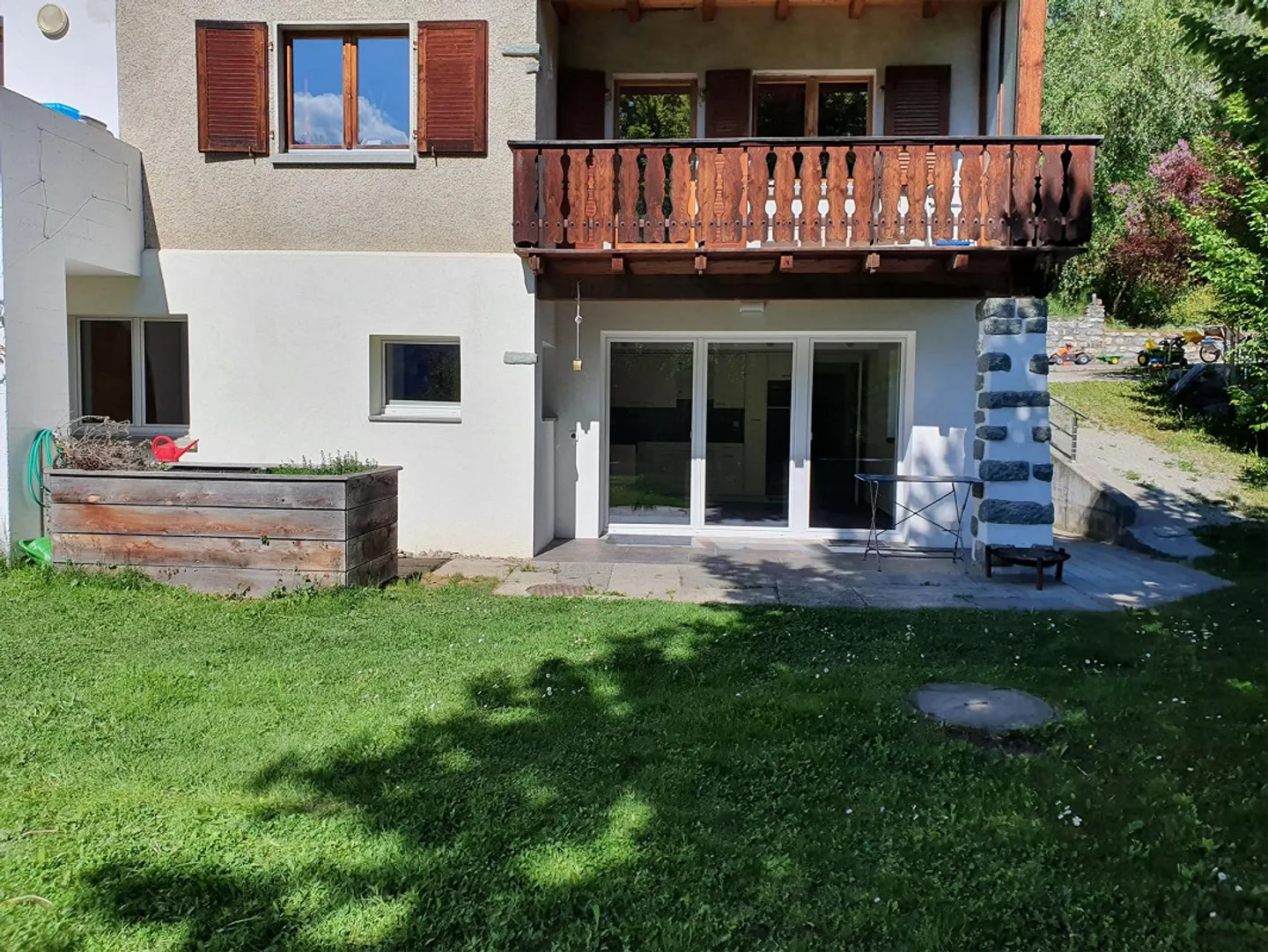 Charming Garden Apartment in Rodels - Photo 1 of 16