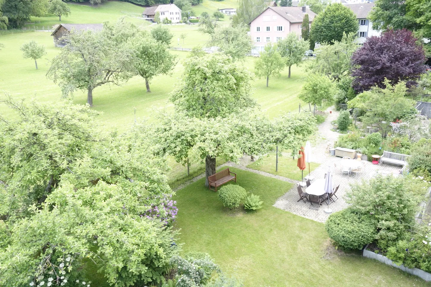 Modern Roof Loft Apartment with a View of the Green - Photo 9 of 10